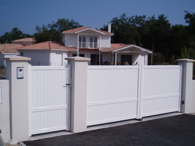 Portail et portillon Carignan forme A.