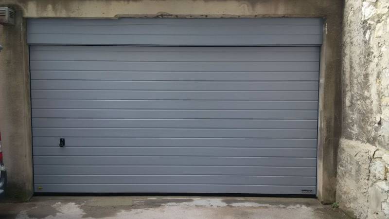 Porte sectionnelle rainures 