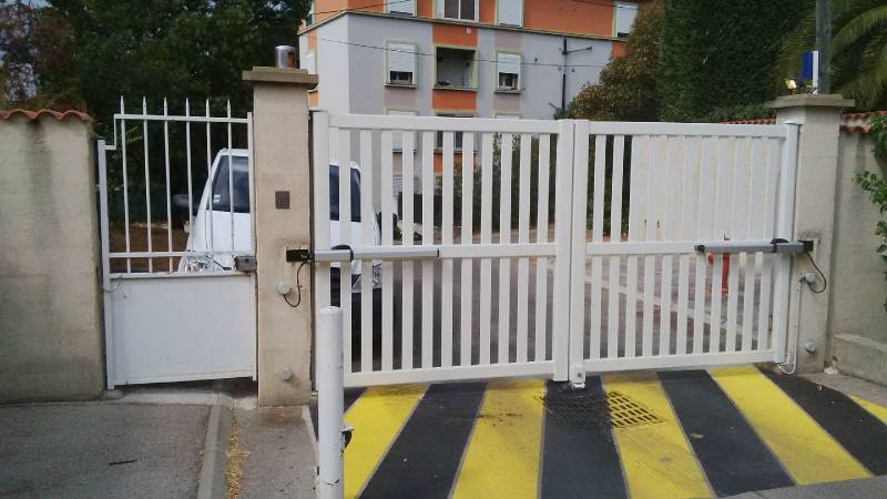 Portail collectif avec moteurs FAAC