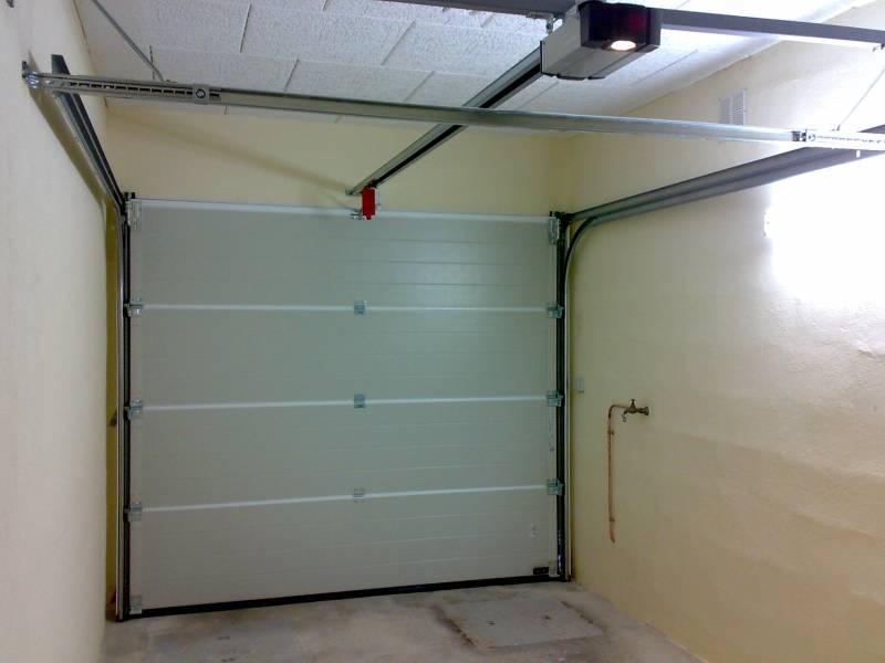 Vue intérieure porte LPU42 avec moteur HORMANN à Aubagne