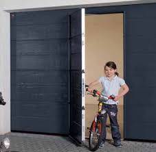 Ouverture extérieure avec groom de rappel.