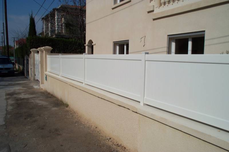 Clôture aluminium pleine gamme EOLE à Aubagne