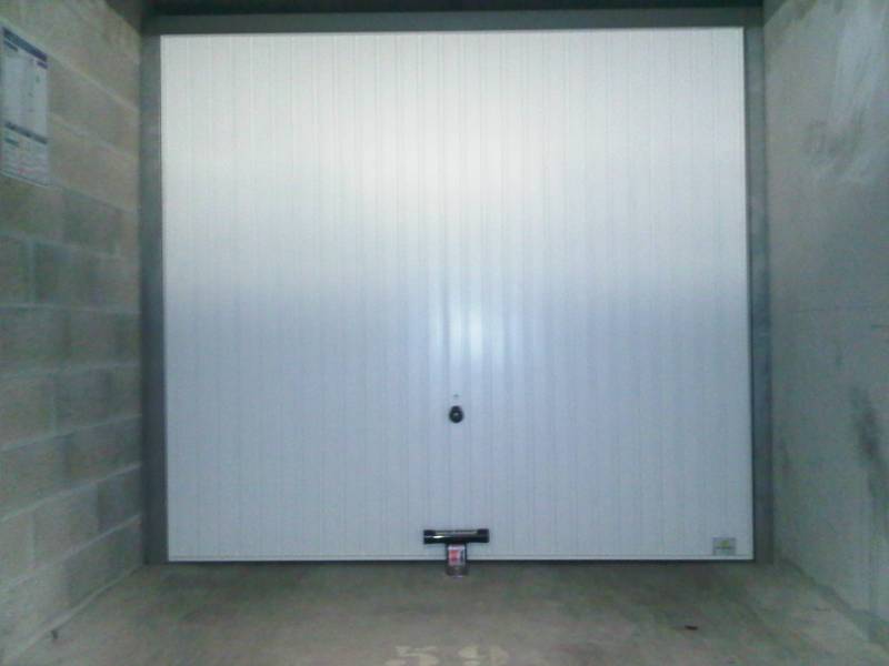 Porte basculante avec sécurité antivandalisme à Marseille