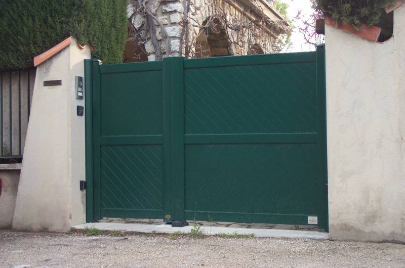 Portail aluminium 1/3  2/3 à lames fougères modèle SUROIT à Marseille